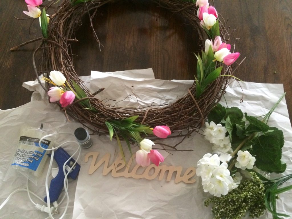Easy Summer Welcome Wreath - DIY home decor and more at The Pike's Place